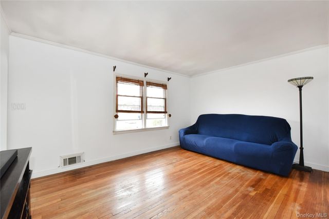 916 Center Drive, Franklin Square, NY 11010