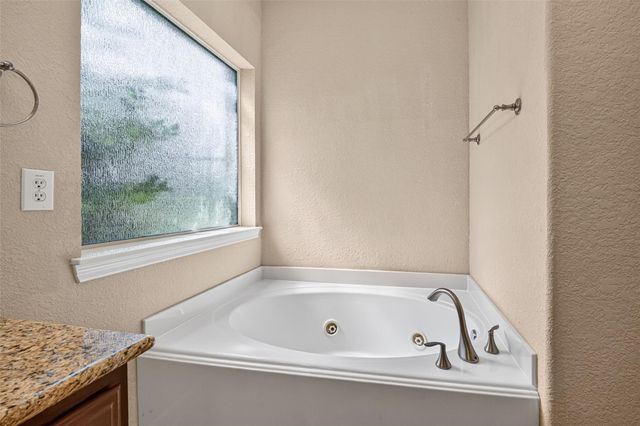 93 S Rocky Point Circle, Spring, TX 77389