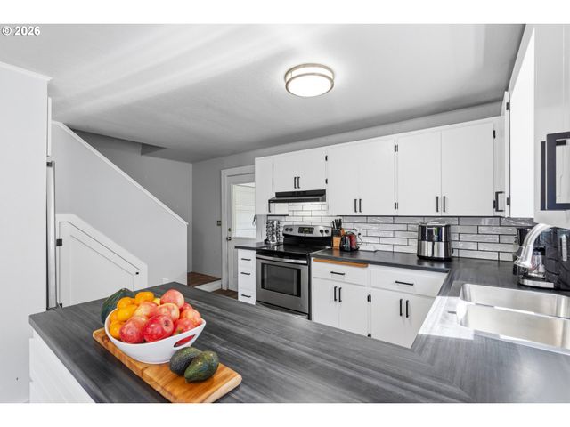 2906 ELMIRA Rd, Eugene, OR 97402