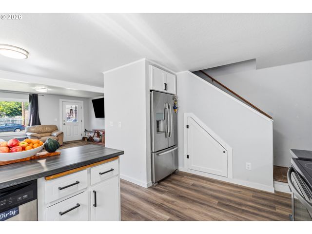 2906 ELMIRA Rd, Eugene, OR 97402
