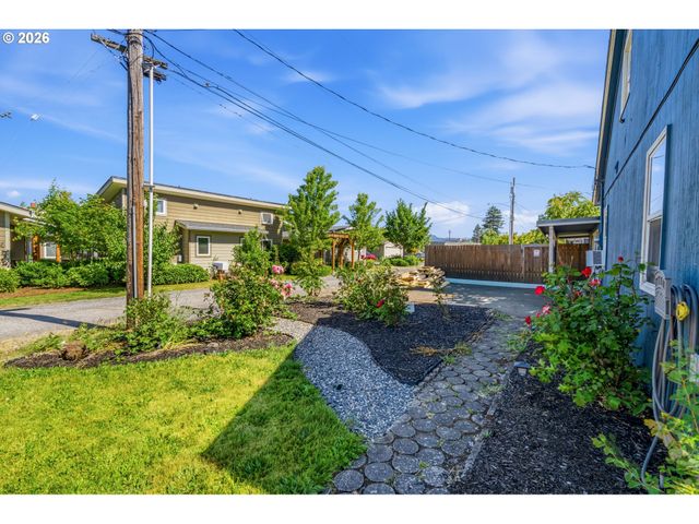 2906 ELMIRA Rd, Eugene, OR 97402