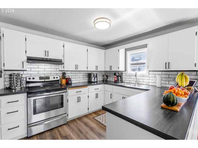 2906 ELMIRA Rd, Eugene, OR 97402