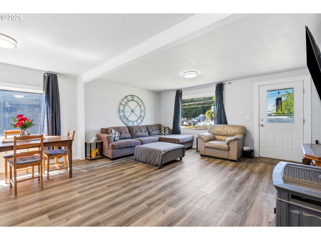 2906 ELMIRA Rd, Eugene, OR 97402