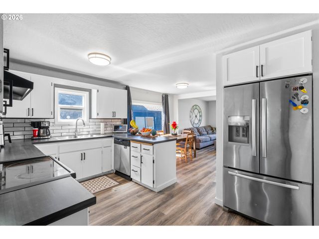 2906 ELMIRA Rd, Eugene, OR 97402