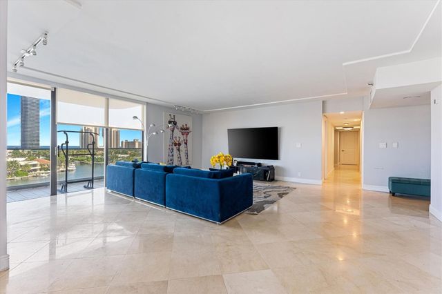 19707 Turnberry Way 9J, Aventura, FL 33180