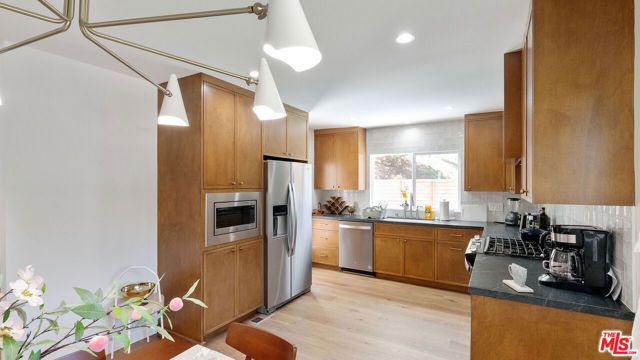 5304 Baza Avenue, Los Angeles, CA 91364