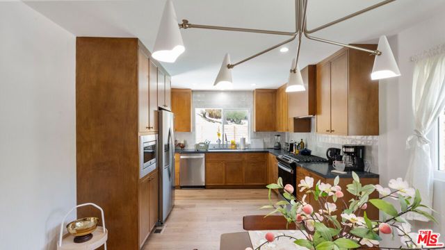 5304 Baza Avenue, Los Angeles, CA 91364