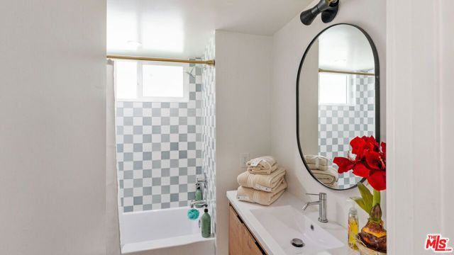 5304 Baza Avenue, Los Angeles, CA 91364