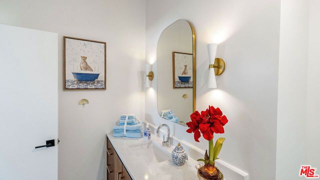 5304 Baza Avenue, Los Angeles, CA 91364