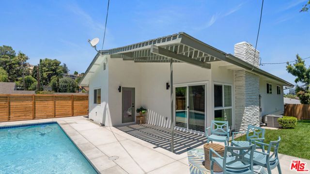 5304 Baza Avenue, Los Angeles, CA 91364