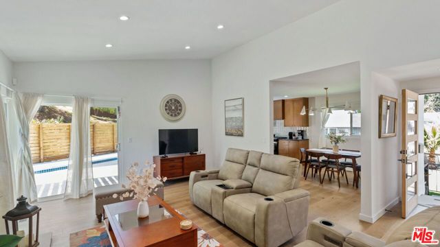 5304 Baza Avenue, Los Angeles, CA 91364