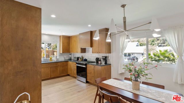 5304 Baza Avenue, Los Angeles, CA 91364