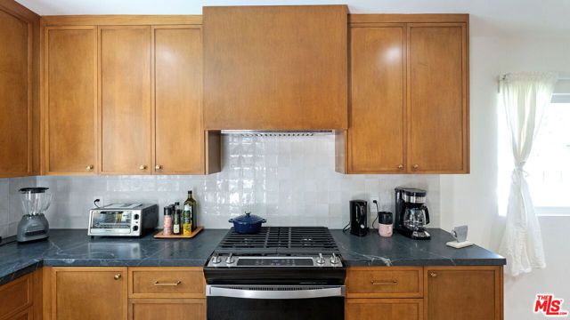 5304 Baza Avenue, Los Angeles, CA 91364