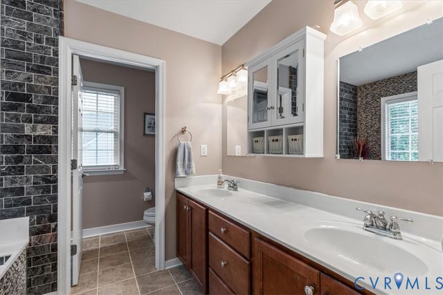 5500 Quarter Horse Ln, Moseley, VA 23120