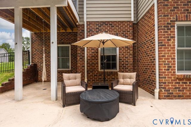 5500 Quarter Horse Ln, Moseley, VA 23120