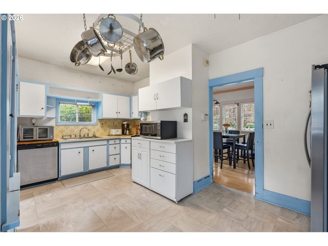 7462 N DWIGHT Ave, Portland, OR 97203