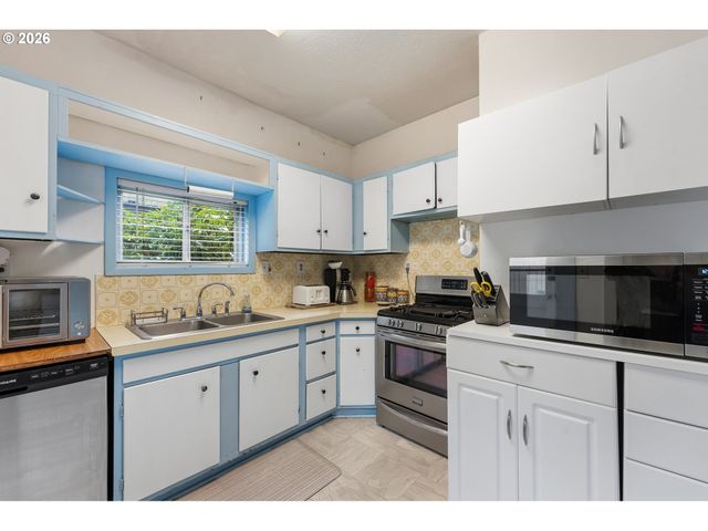 7462 N DWIGHT Ave, Portland, OR 97203