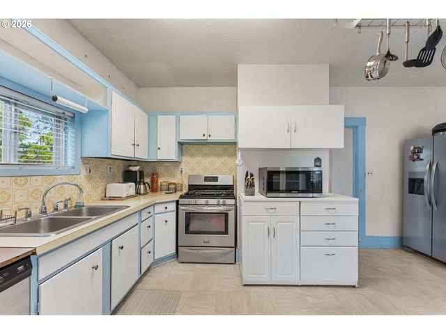 7462 N DWIGHT Ave, Portland, OR 97203