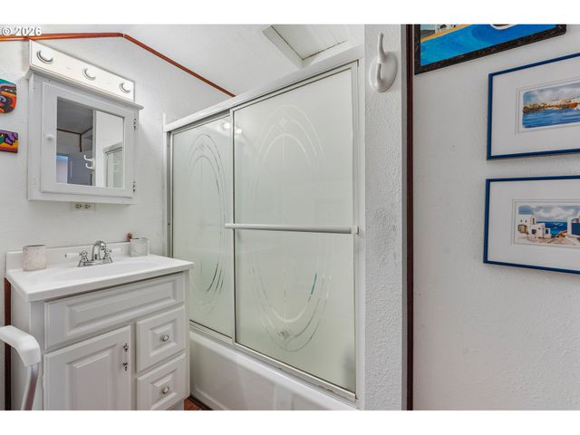 7462 N DWIGHT Ave, Portland, OR 97203