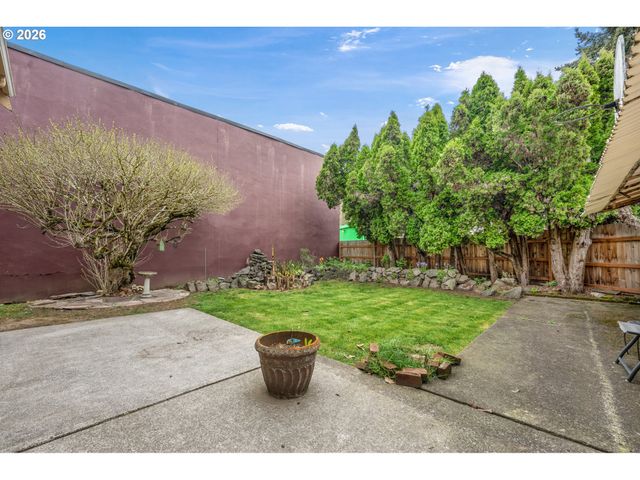 7462 N DWIGHT Ave, Portland, OR 97203