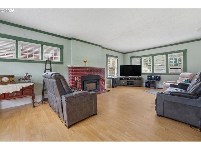 7462 N DWIGHT Ave, Portland, OR 97203