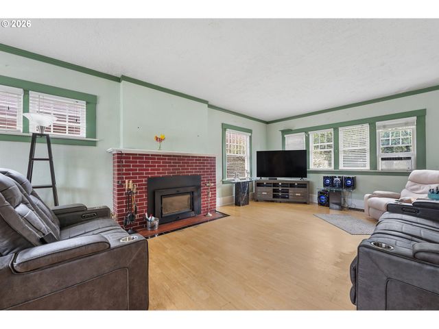 7462 N DWIGHT Ave, Portland, OR 97203