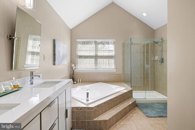 3901 CHARTER CLUB DR, Doylestown, PA 18902