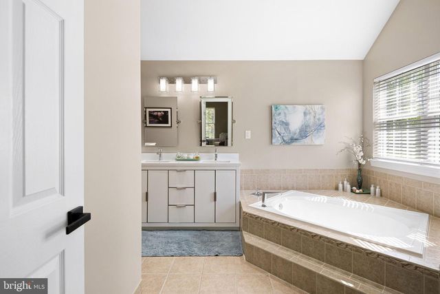 3901 CHARTER CLUB DR, Doylestown, PA 18902