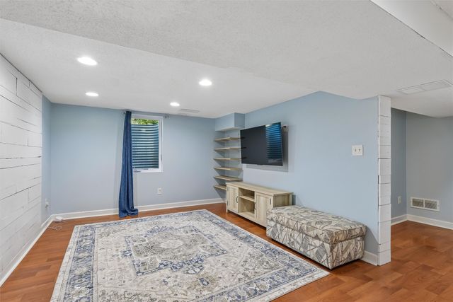 410 SE 2nd Street, Ankeny, IA 50021