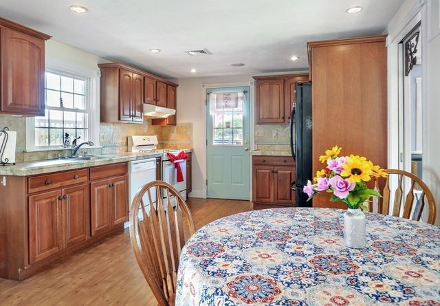 5 Seminole Ave, Weymouth, MA 02188
