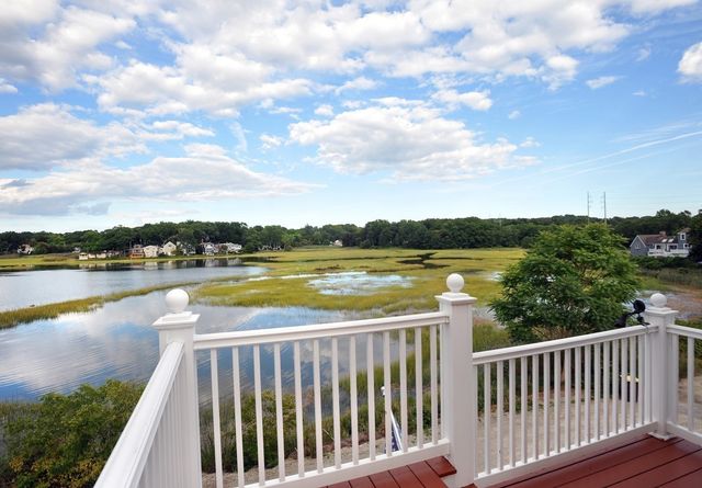 5 Seminole Ave, Weymouth, MA 02188