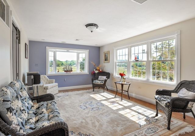 5 Seminole Ave, Weymouth, MA 02188