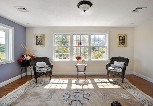 5 Seminole Ave, Weymouth, MA 02188