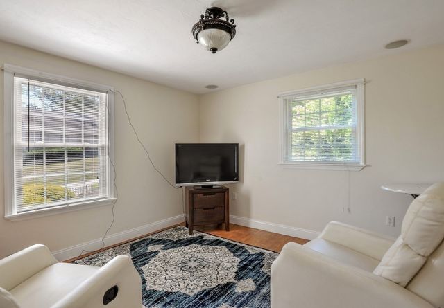 5 Seminole Ave, Weymouth, MA 02188