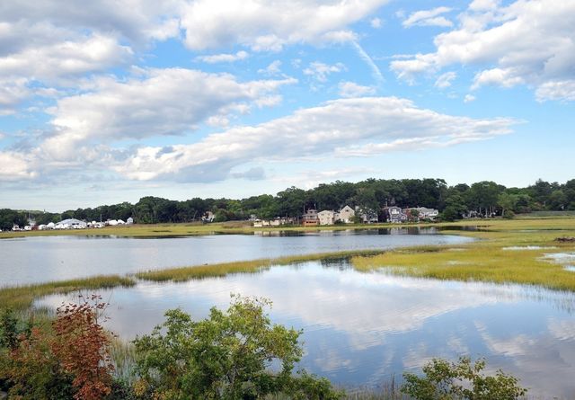 5 Seminole Ave, Weymouth, MA 02188