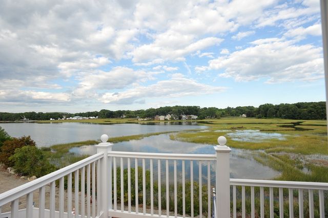 5 Seminole Ave, Weymouth, MA 02188