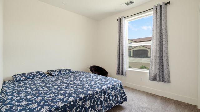 2234 S Oakhurst Court, Visalia, CA 93292