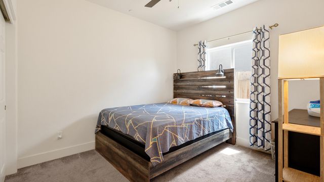 2234 S Oakhurst Court, Visalia, CA 93292