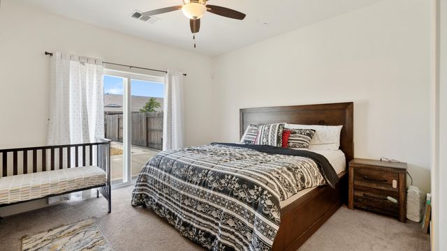 2234 S Oakhurst Court, Visalia, CA 93292