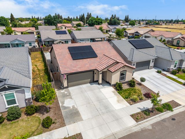 2234 S Oakhurst Court, Visalia, CA 93292