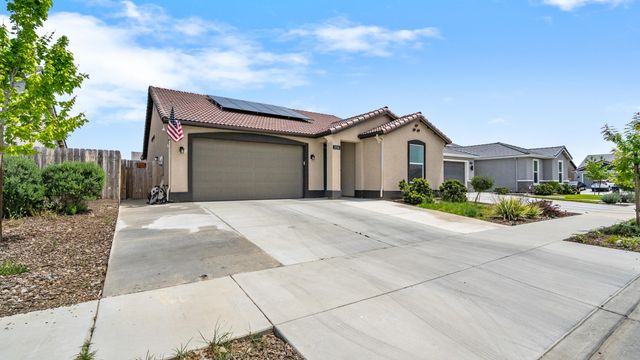 2234 S Oakhurst Court, Visalia, CA 93292