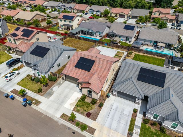 2234 S Oakhurst Court, Visalia, CA 93292