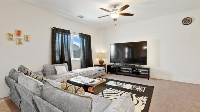 2234 S Oakhurst Court, Visalia, CA 93292