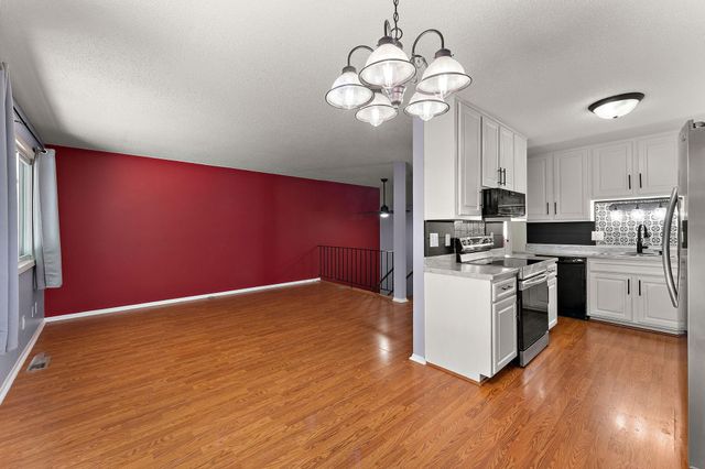 3838 Craig Way, Inver Grove Heights, MN 55076