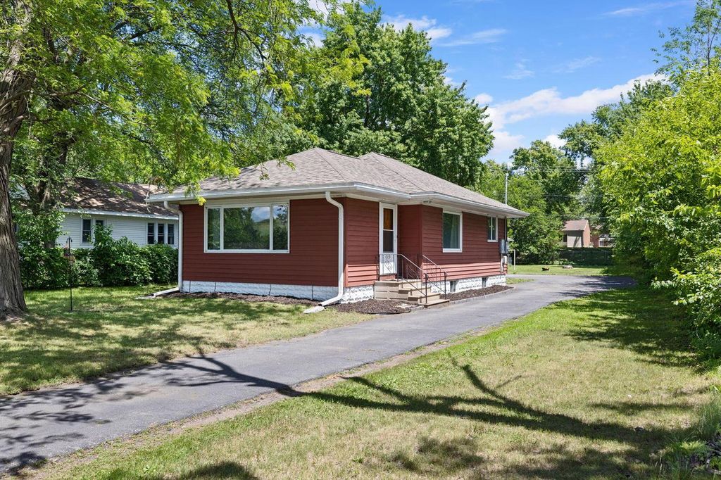 2920 George STREET, La Crosse, WI 54603
