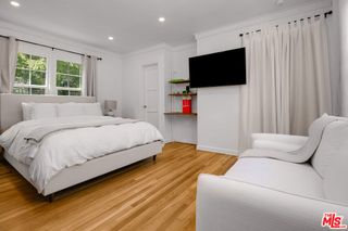 407 Shirley Place 3/4, Beverly Hills, CA 90212