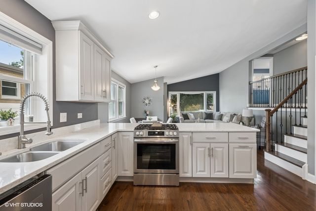 4525 W 100th Street, Oak Lawn, IL 60453
