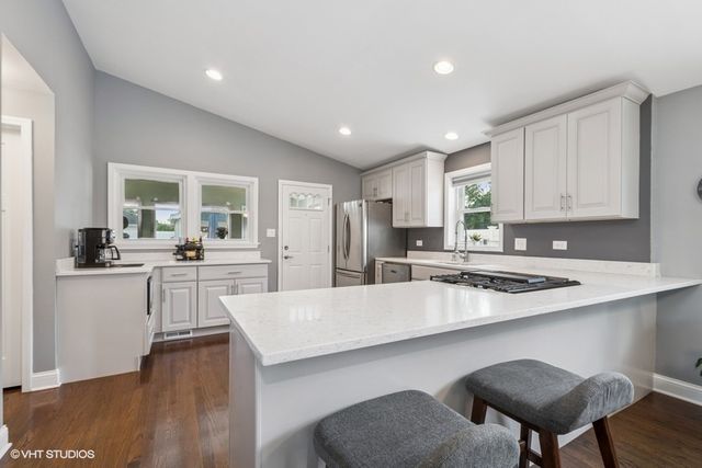 4525 W 100th Street, Oak Lawn, IL 60453