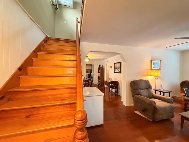 28 Eastford Road, Southbridge, MA 01550