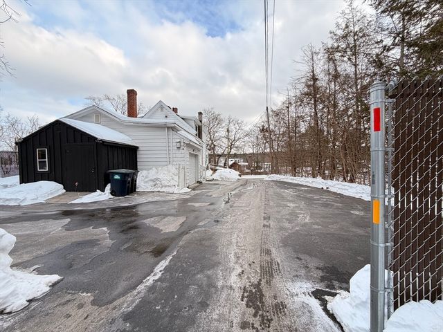 28 Eastford Road, Southbridge, MA 01550